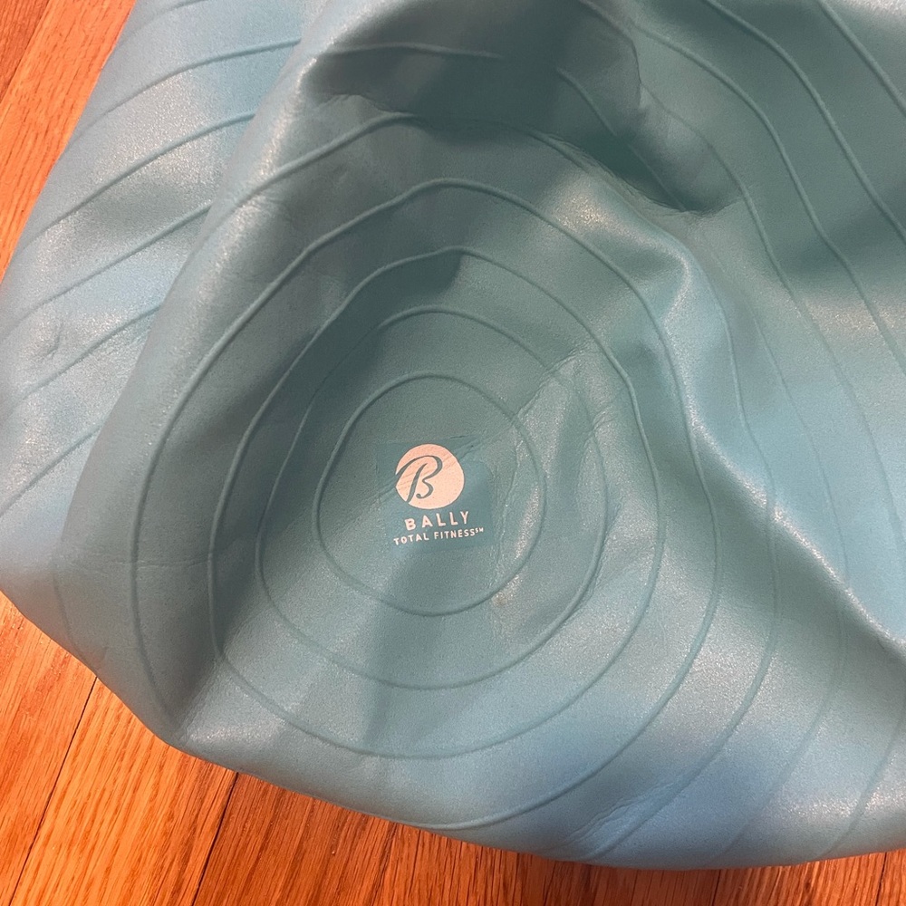 Exercise ball - Picture 3 of 3